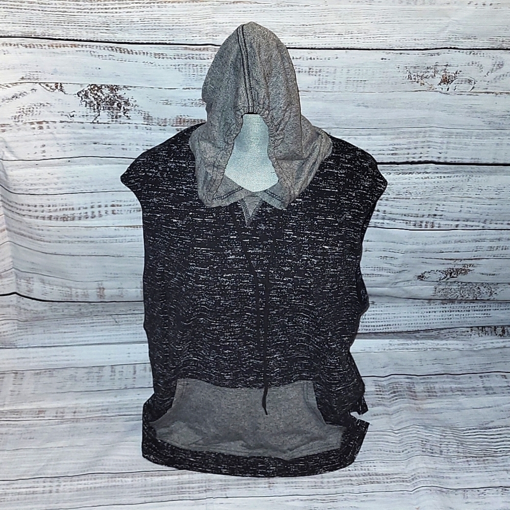 Sleeveless hoodie shirt